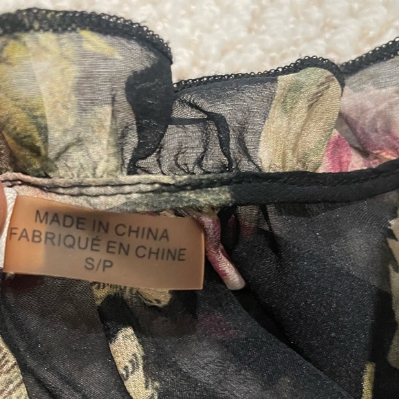 Alice + Olivia Julius Floral Silk Top - Picture 9 of 12